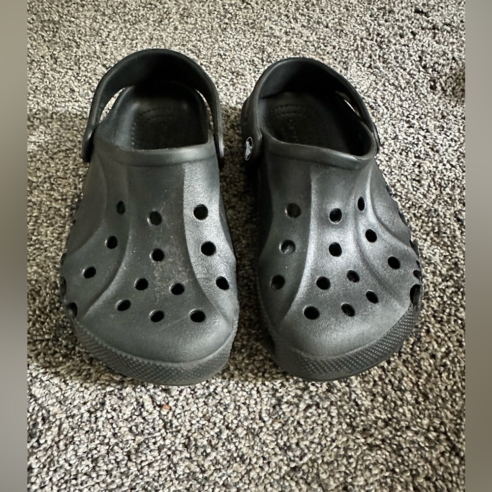 Crocs - Kids' Baya Clog - Size J1 - Pre-Loved
Color: Black